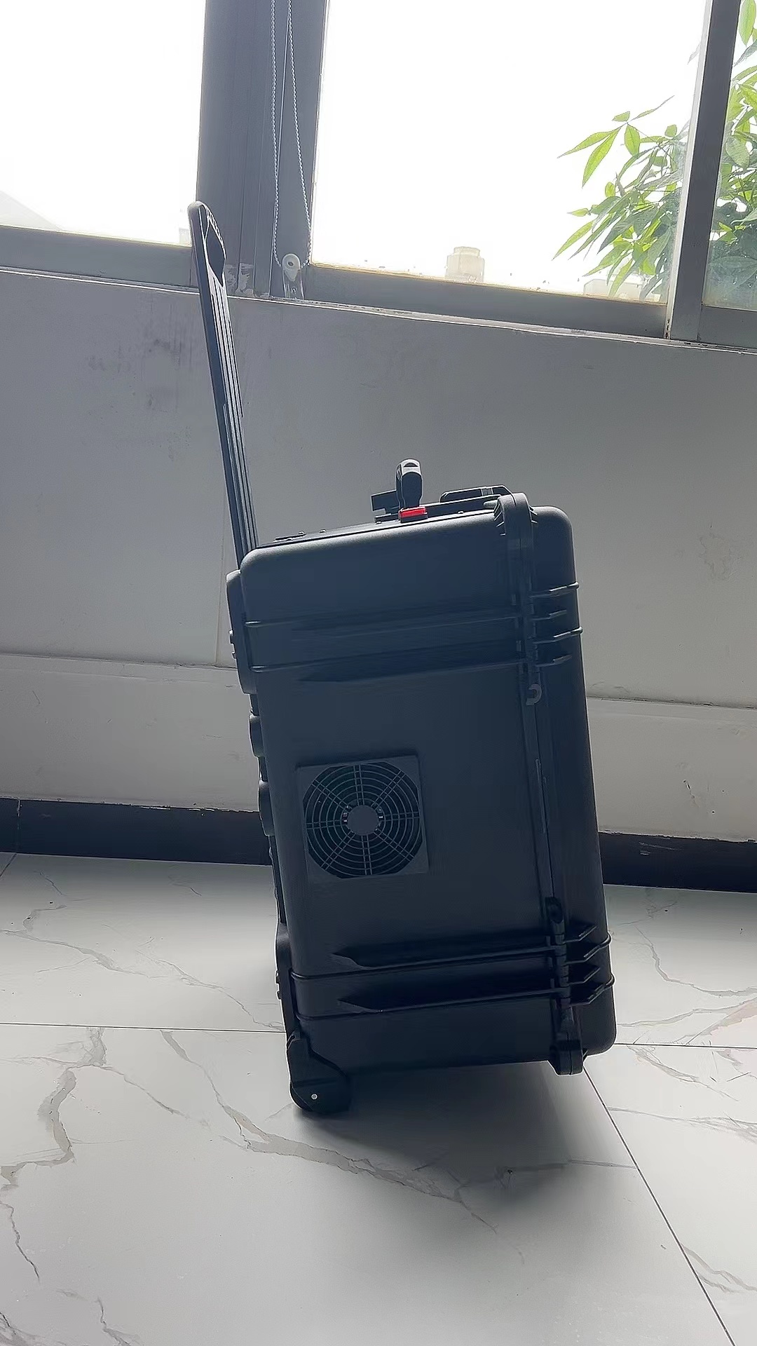 册亨手拉箱型移动通信干扰器